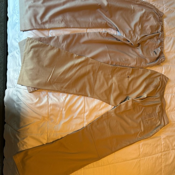 2 pairs of khaki/tan scrub pants - Picture 3 of 4